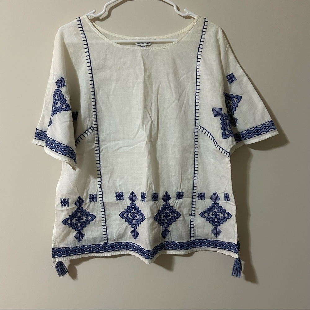Vineyard Vines White Blouse with Blue Embroidery